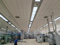 Panneaux de plafond en fibre de verre isolants acoustiquement pour plafonds suspendus, idéaux pour les espaces médicaux et de santé - Approvisionnement direct usine