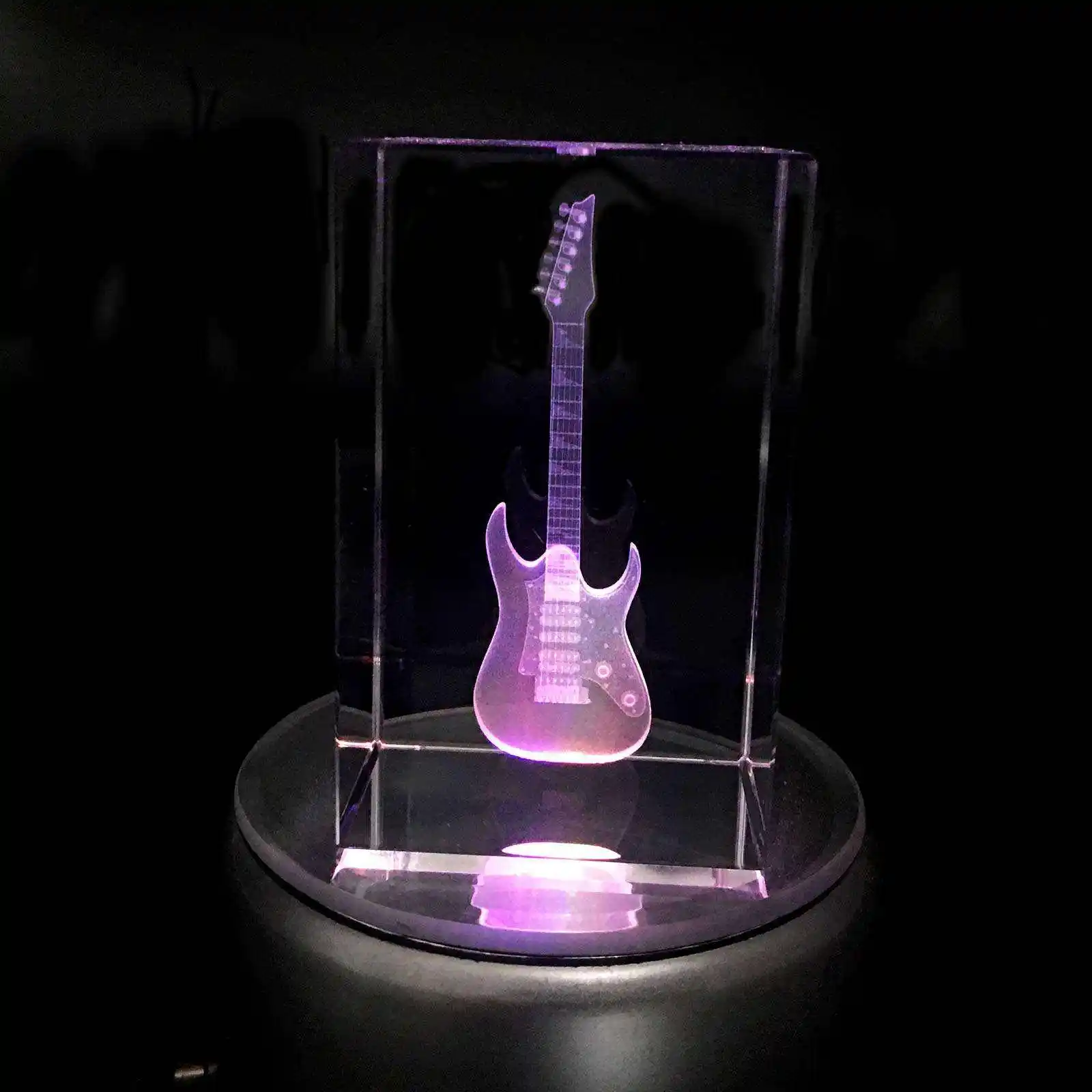 Fabricante JY al por mayor estatuilla de guitarra de cubo rectangular personalizada 3D grabado láser artesanías de cristal