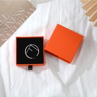Boîte à Bijoux Rigide Personnalisée en Carton pour Boucles d'Oreilles Bracelet Collier, Pelliculage Brillant Impression Dorée à Chaud pour Emballage Affichage Logo