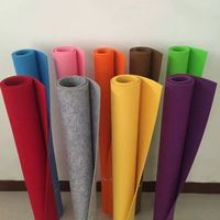 Vente directe d'usine en gros de feutre coloré de haute qualité taille personnalisée feutre de polyester de couleur personnalisée aiguilletée