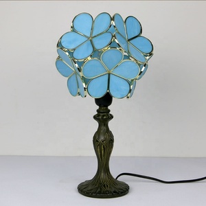 Lámpara de Mesa Estilo Tiffany LongHuiJing con Pantalla de Vidrio de Colores, Alimentación CA, Pétalos Rosados Antiguos, Base de Metal, Decoración para el Hogar - Product Image 5