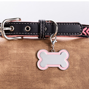 Plaque d'identification pour animaux de compagnie en métal plaqué blanc de qualité supérieure, logo personnalisé, gravure personnalisée, impression typographique, motif os coloré - Product Image 3