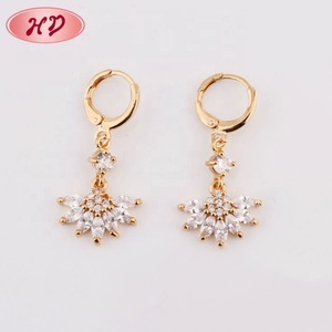 ต่างหูรูปใบไม้ประดับเพชรซิคอนสีโรสโกลด์สำหรับผู้หญิง ดีไซน์ใหม่ เหมาะสำหรับงานหมั้น - Product Image 5