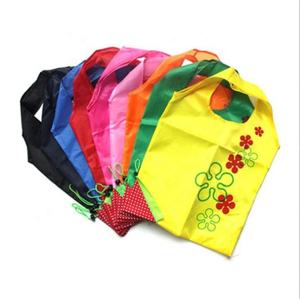 Fourre-tout promotionnel en polyester Sac à provisions pliant fraise - Product Image 2