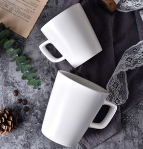 Mug à café en céramique blanche minimaliste avec poignée carrée, logo personnalisé, grande capacité, tasse à café pour hôtel, restaurant, bureau, vente en gros - Product Image 4