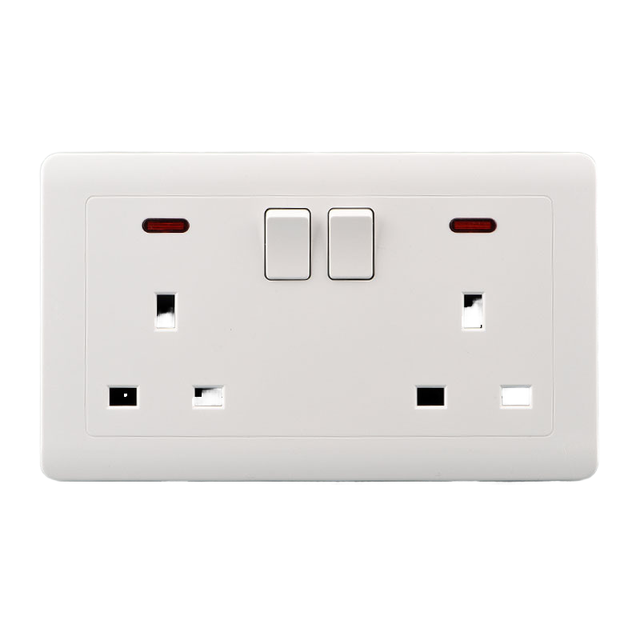 2 Gang 2 Way Wall Switch White British Standard 220V 13A Plug Double 3pin Power Sockets with NFC CE for