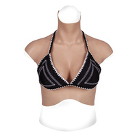 Seins en silicone de grande taille, poitrine volumineuse, transgenre, travesti, drag queen, crossdresser, sissy
