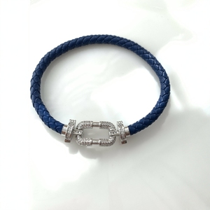 Bracelet à boucle fer à cheval en micro-pavé de zircone cubique |   Bracelet en cuir tressé multicolore |   Bijoux tendance ajustables pour femmes - Product Image 4