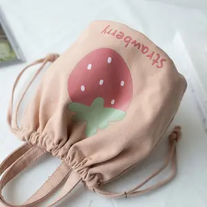 Benutzer definierte süße Erdbeer Leinwand Kordel zug Einkaufstasche Handtasche Picknick Einkaufstaschen Fassform Kinder Leinwand Lunchbox Tasche