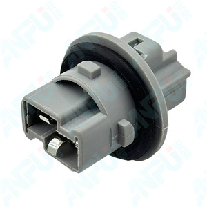 ขั้วหลอดไฟ T20 WZL-297 แบบขาพลาสติก สำหรับไฟเลี้ยวรถยนต์ - Product Image 1