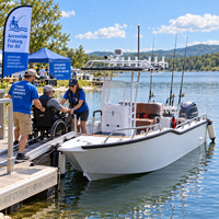Bateau de pêche à console centrale en aluminium de 18 pieds de haute qualité avec support de canne à pêche et peinture de coque, bateaux de travail à vendre