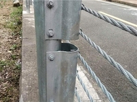 Barrière de sécurité routière en câble métallique à 5 fils, en acier galvanisé, flexible, système tendu pour la sécurité des medianes des autoroutes