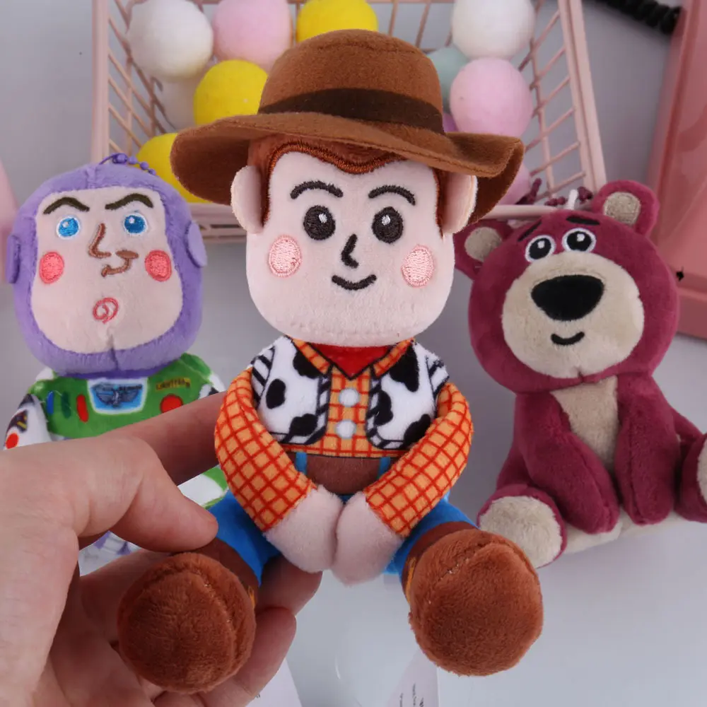 ตุ๊กตาทอยสตอรี่ตุ๊กตาฮูดิ Buzz ปีแสงสตรอเบอร์รี่หมีตุ๊กตาของเล่นน่ารักกระเป๋าจี้เสน่ห์พวงกุญแจขนาดเล็ก