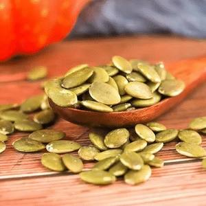 Produttore all'ingrosso grande sapore originale noccioli di semi di zucca crudi cotti senza guscio snack noci 500g - Product Image 2