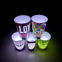 Vente en gros de gobelets lumineux à LED avec logo personnalisé, 14 oz, gobelets lumineux à LED, verres à vin en plastique, mugs modernes, gobelets pour boisson pour les fêtes