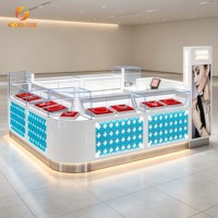 Kiosque de présentation de bijoux de luxe sur mesure avec vitrine incurvée en verre LED et logo métallique pour centre commercial, bijouterie, boutique de détail