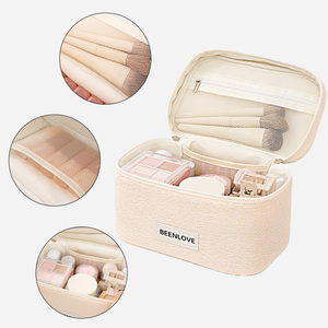 Grande capacità di <span class=keywords><strong>viaggio</strong></span> <span class=keywords><strong>portatile</strong></span> per borsa <span class=keywords><strong>da</strong></span> toilette in poliestere stile di moda con chiusura a cerniera per cosmetici per il trucco all'aperto - Product Image 6