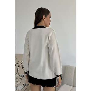 Suéter de punto negro casual para mujer al por mayor con cuello y puños decorados, botones de una sola fila, estampado de invierno de grosor ligero - Product Image 1