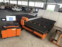 Mesin Pemotong Kaca Otomatis Dua Segmen All in One CNC dengan Lengan Pemuat Kaca