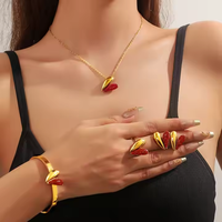 Collier de luxe en forme de cœur en cristal rouge plaqué or 18 carats pour femmes, boucles d'oreilles, bracelet, bague, bijoux tendances en acier inoxydable
