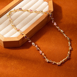 <span class=keywords><strong>Collana</strong></span> a Fiore di <span class=keywords><strong>Tulipano</strong></span> in Acciaio Inossidabile Placcato Oro 18K PVD Impermeabile e Antiossidante del Marchio Fanhua Jewelry - Product Image 3