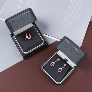 Nuevo Estuche para Joyas de Alta Gama: Anillo de Diamantes, Collar, Pendientes, Colgante y Pulsera en Gris Clásico - Product Image 2