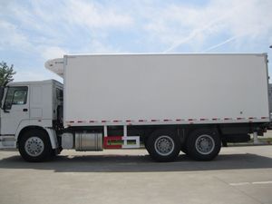 Sinotruk Howo 6X4 a utilisé le <span class=keywords><strong>véhicule</strong></span> diesel manuel de camion de transport de congélateur réfrigéré avec la commande 4x2 - Product Image 6