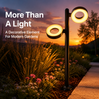 Lampadaire de jardin LED contemporain à double tête avec anneau halo, design à montage sur bride, résistant au vent, idéal pour villa de vacances
