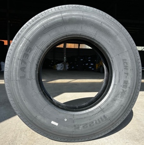 Neumáticos al por mayor para camiones 11R22.5 11R24.5, patrón de dirección TBR, neumático radial para todo tipo de clima para autobuses y camiones - Product Image 4