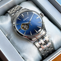 Montre-bracelet mécanique pour homme à usage quotidien, bracelet en acier poli réglable, index des heures de forme pointue, cadran bleu marine, montre-bracelet décontractée