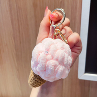 Pendentif en peluche coloré en forme de crème glacée, porte-clés mignon et réaliste en forme de cornet de crème glacée, décoration à suspendre pour sac, petit cadeau, petite pièce.