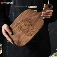 Planche à Découper et Servir Personnalisée en Noyer Noir Massif Faite Main pour Apéritifs, Desserts, Fruits et Légumes de Cuisine