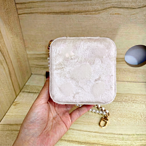 Eco-friendly Hotsale Smooth Velvet Exterior Rangement Bijoux Jewelry <b>Box</b> Fine Gold Zipper Soft Lining Jewelry Packaging For Neck - Product Image 1