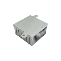 Radiateur en aluminium extrudé carré avec patins de montage intégrés, à ailettes verticales denses, pour amplificateur de puissance audio