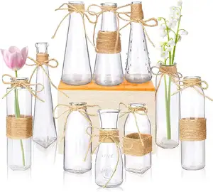 Vases en verre d'inspiration vintage avec un design de corde nautique et des formes uniques pour une décoration intérieure rustique