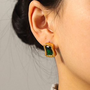 Boucles d'oreilles clous irrégulières en acier inoxydable plaqué or 18 carats avec diamants de laboratoire, anti-ternissement, <span class=keywords><strong>pour</strong></span> femmes - Vente en gros H&C - Product Image 2