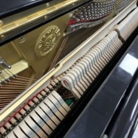   UX10A avec support en forme de X, excellent son et toucher, piano acoustique professionnel