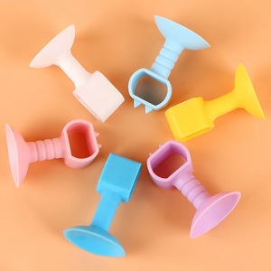 ตัวกันกระแทกประตูแบบถ้วยดูดติดผนังพลาสติก อุปกรณ์ป้องกันการชน สำหรับห้องน้ำ ห้องนอน ประตู หน้าต่าง มือจับประตู สีสุ่ม - Product Image 1