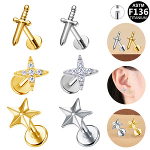 Clous d'oreille en titane en forme d'épée F136 en alliage de titane ASTM, bijoux pour piercing de cartilage - Product Image 1