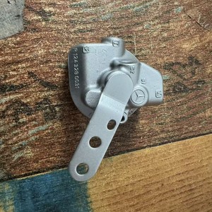 Válvula de Freno Mercedes R1243280031 Hidráulica para Uso Automotriz - Product Image 1