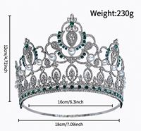 Couronne de Reine en Alliage Argenté avec Strass, Filigrane, Perles et Émeraudes – Diadème de Cérémonie pour Femme, Idéal pour Concours de Beauté