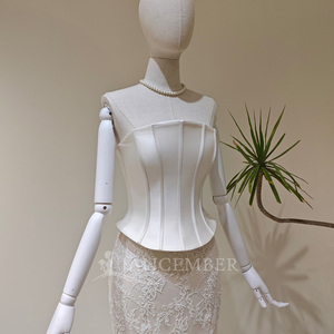 Robe de mariée sirène moderne LY126 avec appliques florales en cristal, longue, sans manches, motif en dentelle brodée et corset - Product Image 3