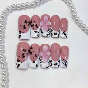 Ongles minimalistes à motif léopard style French Manucure, ongles à presser 3D floraux sculptés à la main, tendance, réutilisables et portables - Product Image 4