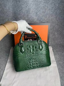 Sac à main de luxe structuré en peau de crocodile – Sac à poignée supérieure en forme de coquille d'inspiration vintage |   Sac à main haut de gamme pour femme, style coquille - Product Image 5