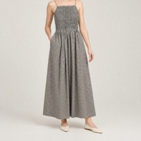 Robe longue femme noire et blanche à bretelles fines, corsage smocké, poches, collection été, partenaire OEM