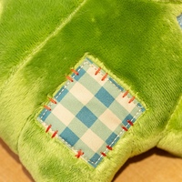 Boneka Dinosaurus Hijau Lucu, Mainan Hewan Isi Lembut dengan Desain Patchwork untuk Anak-Anak