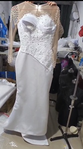 Nuovo Design 2025 Abito <span class=keywords><strong>da</strong></span> <span class=keywords><strong>Sposa</strong></span> <span class=keywords><strong>da</strong></span> Donna in Pizzo Bianco Personalizzato con Maniche in Rete e Perle Abito <span class=keywords><strong>da</strong></span> <span class=keywords><strong>Sposa</strong></span> <span class=keywords><strong>di</strong></span> Lusso a Sirena per Signore - Product Image 4