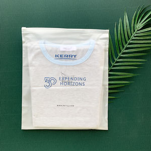 Sacs à fermeture éclair d'emballage en plastique biodégradable mat/givré personnalisé, Sacs de maillot de bain T-shirt Sacs de vêtements à fermeture éclair avec logo - Product Image 4