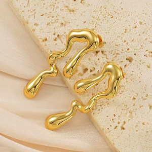 ต่างหูทรงหยดน้ำแบบหลอมเหลว |   ต่างหูแบบติดหูสแตนเลสสตีลเคลือบทอง 18K PVD ดีไซน์เรียบหรู |   เครื่องประดับโลหะเหลวสุดพิเศษสำหรับผู้หญิง - Product Image 5