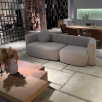 Canapé moderne en tissu trois places avec structure en bois massif, garnissage en éponge, durable et écologique pour salon